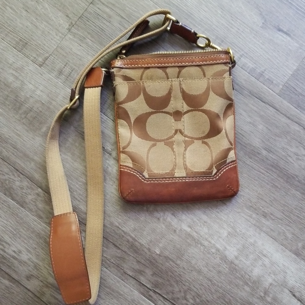 Coach Signature crossbody brown